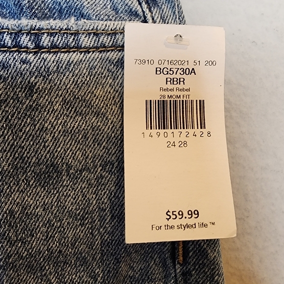 NWT Buckle Bridge By Gly highrise mom distressed jeans. Size 24 - Picture 6 of 13